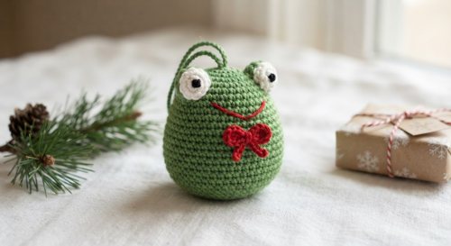 Little Christmas Frog view 2