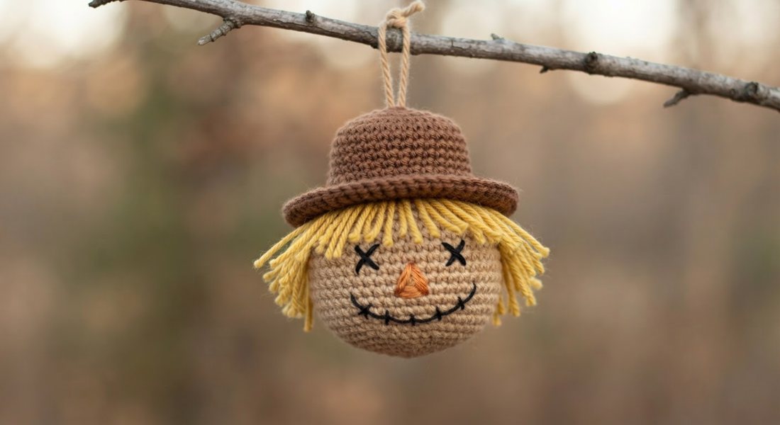 Little Scarecrow crochet amigurumi close up