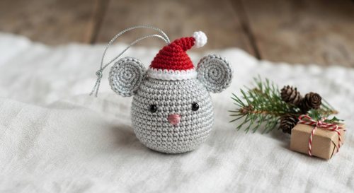 Mouse in a Hat view 2